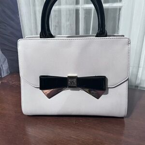 Anne Klein handbag with shoulder strap- black bow - patent sides and handle